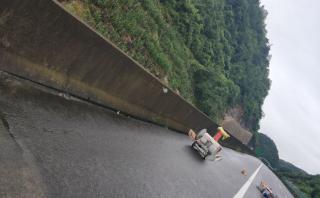 高速公路防撞栏切割拆除工程1