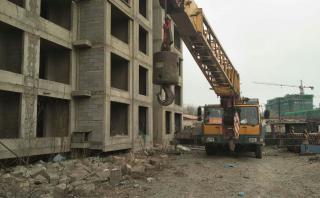 张家口彩虹城楼房降层拆除工程2